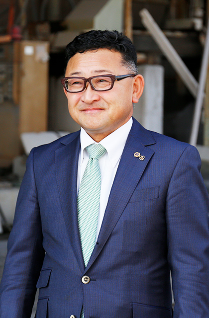 代表　塚越和之